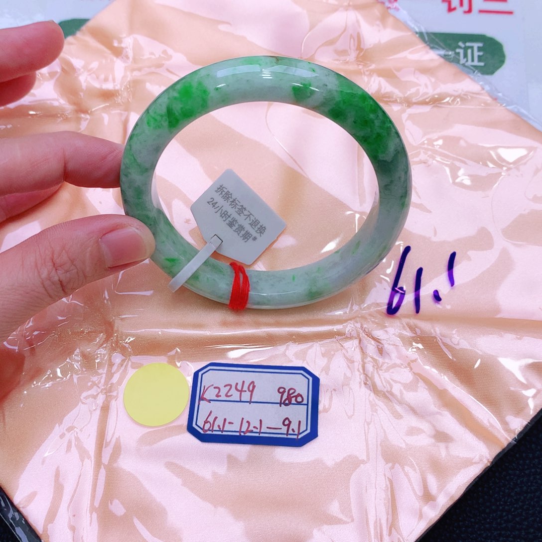 未镶嵌手镯翡翠缅甸翡翠手镯