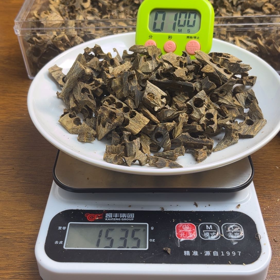 沉香沉香碎屑无**龙乌身100克+