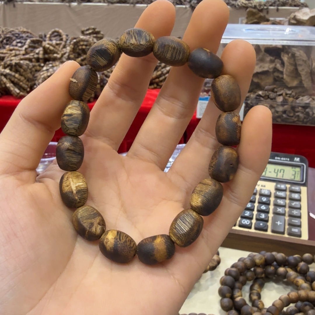 沉香碎屑沉香海南留疤1.0大8克➕沉香碎屑多样性