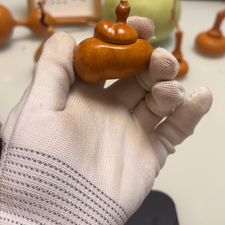 莱***雕天然手捻老皮葫芦