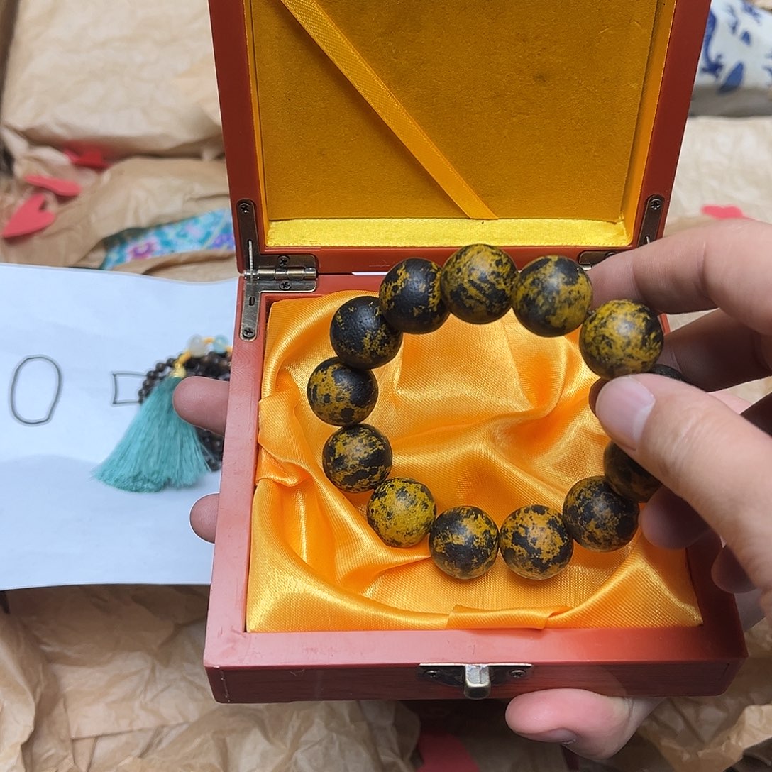 大叶紫檀（黑酸枝木类）