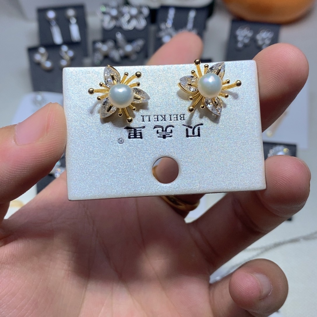 淡水珍珠耳饰未镶嵌