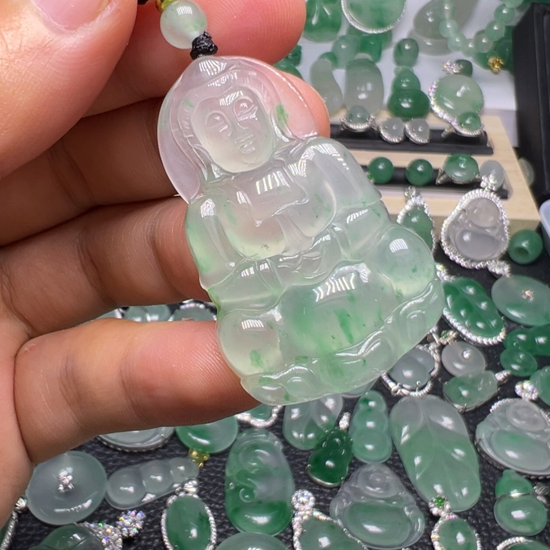 石英质玉（非洲翠）未镶嵌颈饰