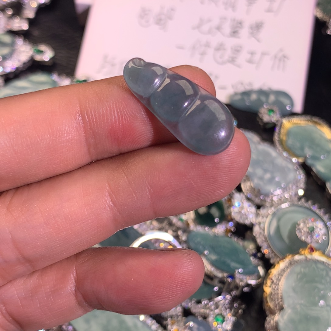 翡翠颈饰未镶嵌福豆