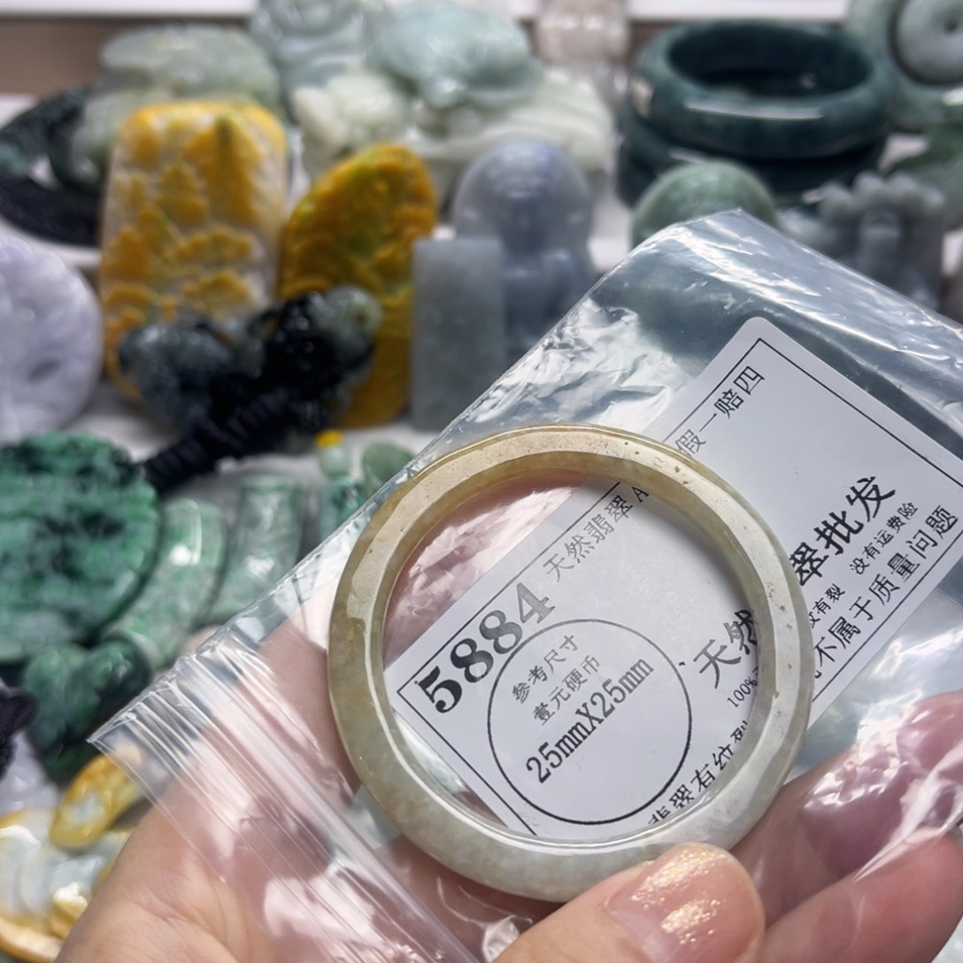 翡翠未镶嵌吊坠(不含链)5884