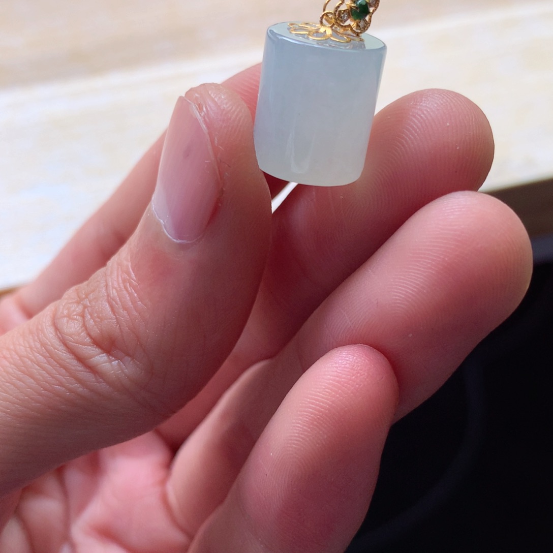 翡翠颈饰18K金镶嵌吊坠