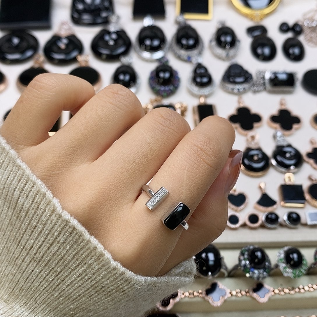 翡翠18K金镶嵌戒指