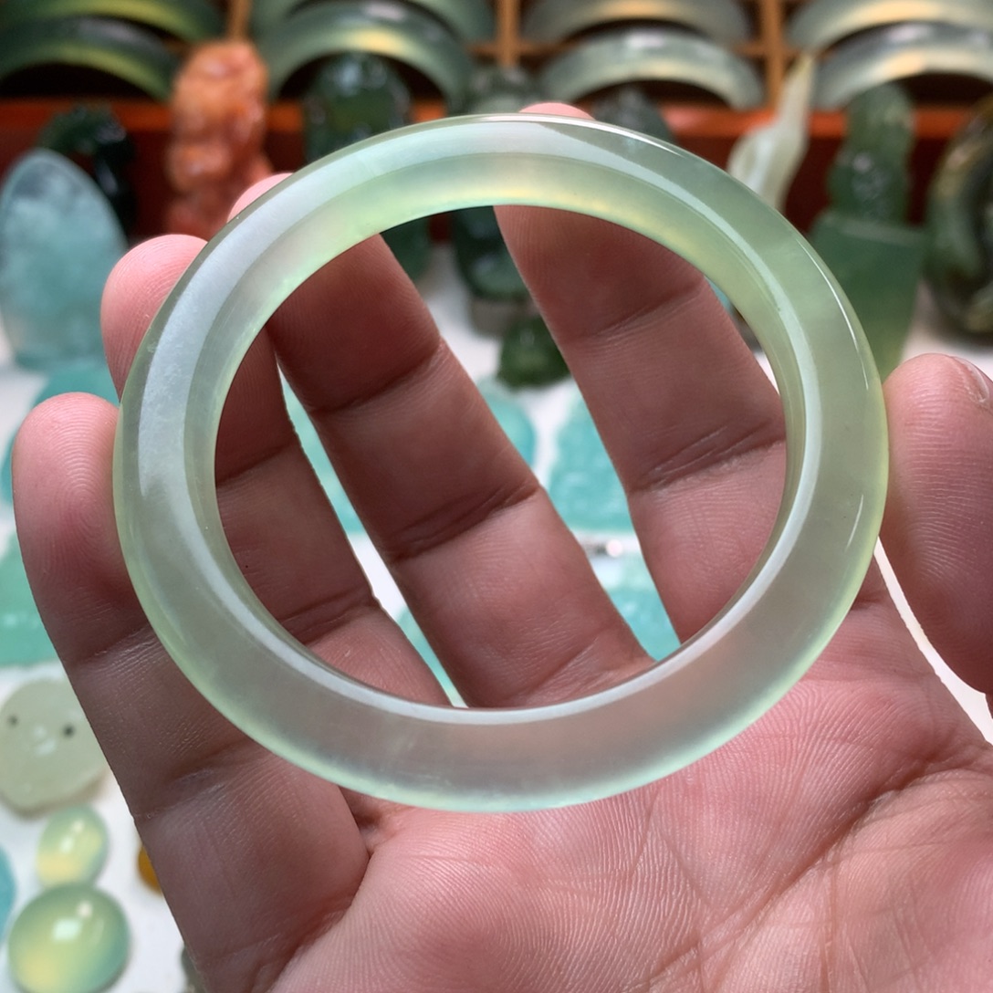 蛇纹石玉未镶嵌手镯