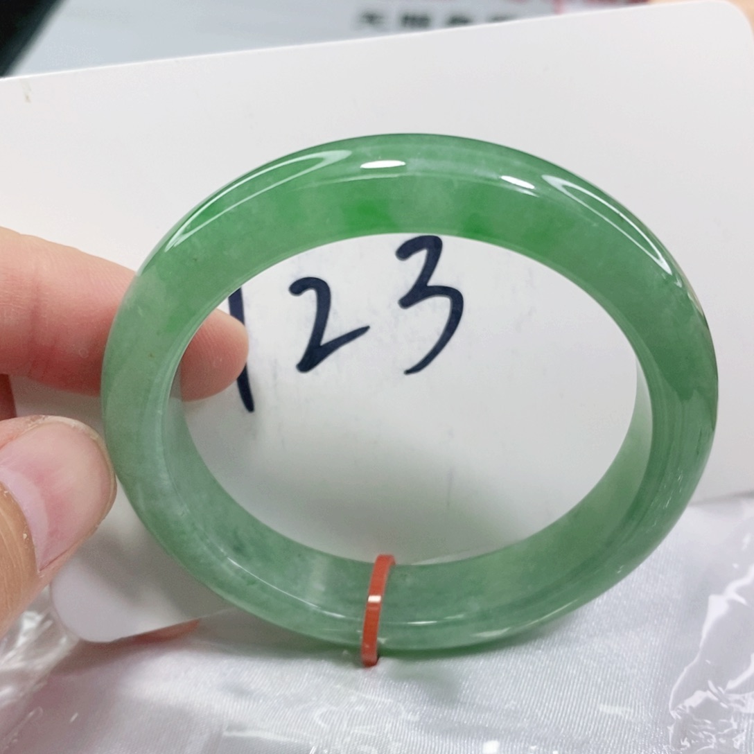 翡翠手镯未镶嵌53.2圈口