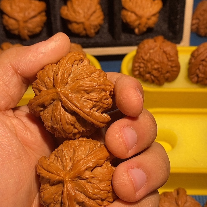 密***手串文玩核桃白狮子三棱