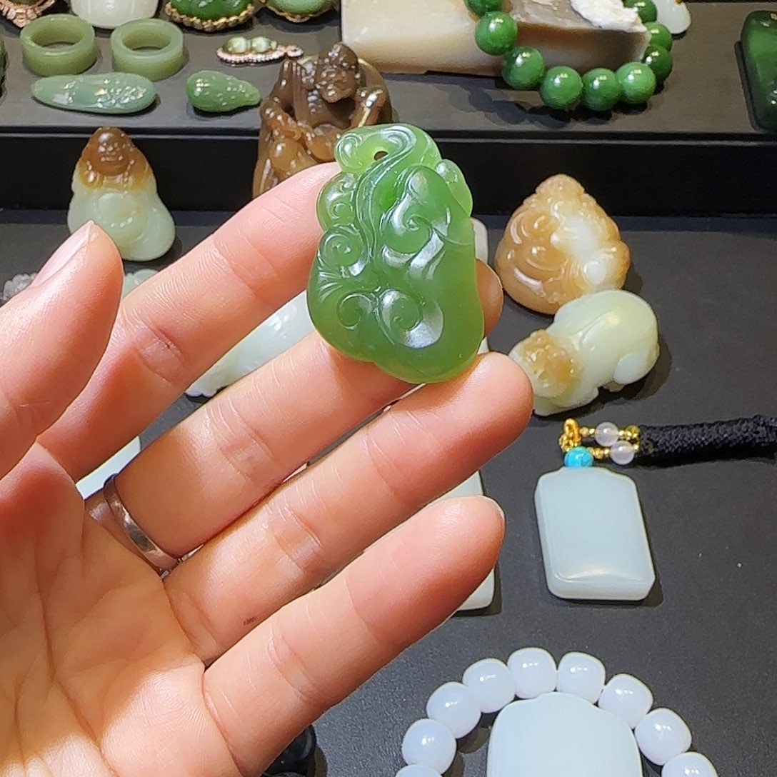 和田玉未镶嵌颈饰