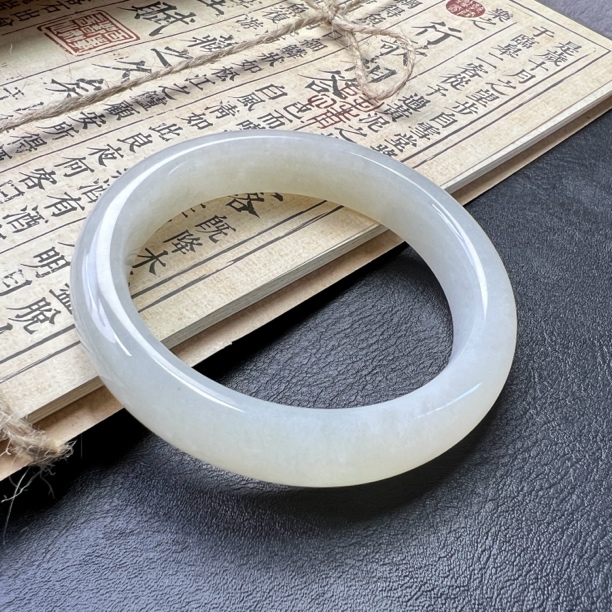 新店福利和田玉手镯一口价