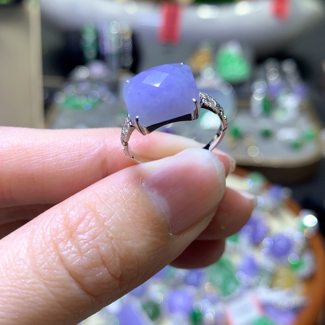 【闪购商品】翡翠颈饰18K金镶嵌翡翠吊坠项链