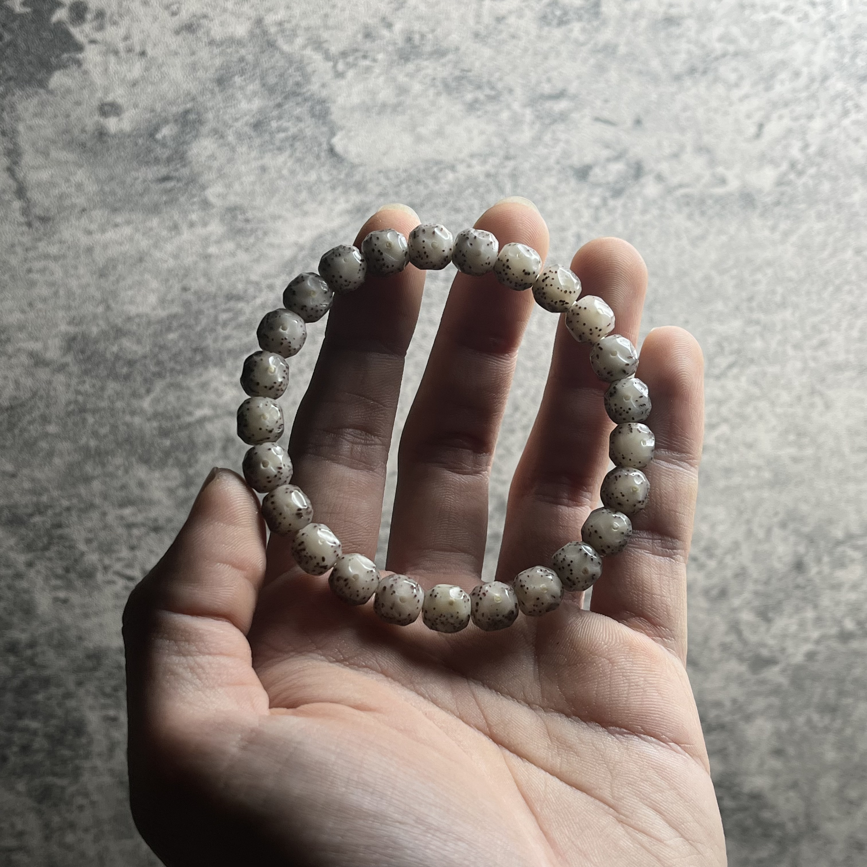 精品级8.7奶灰全玉化万象三代星月菩提手串A8.7QYHNH