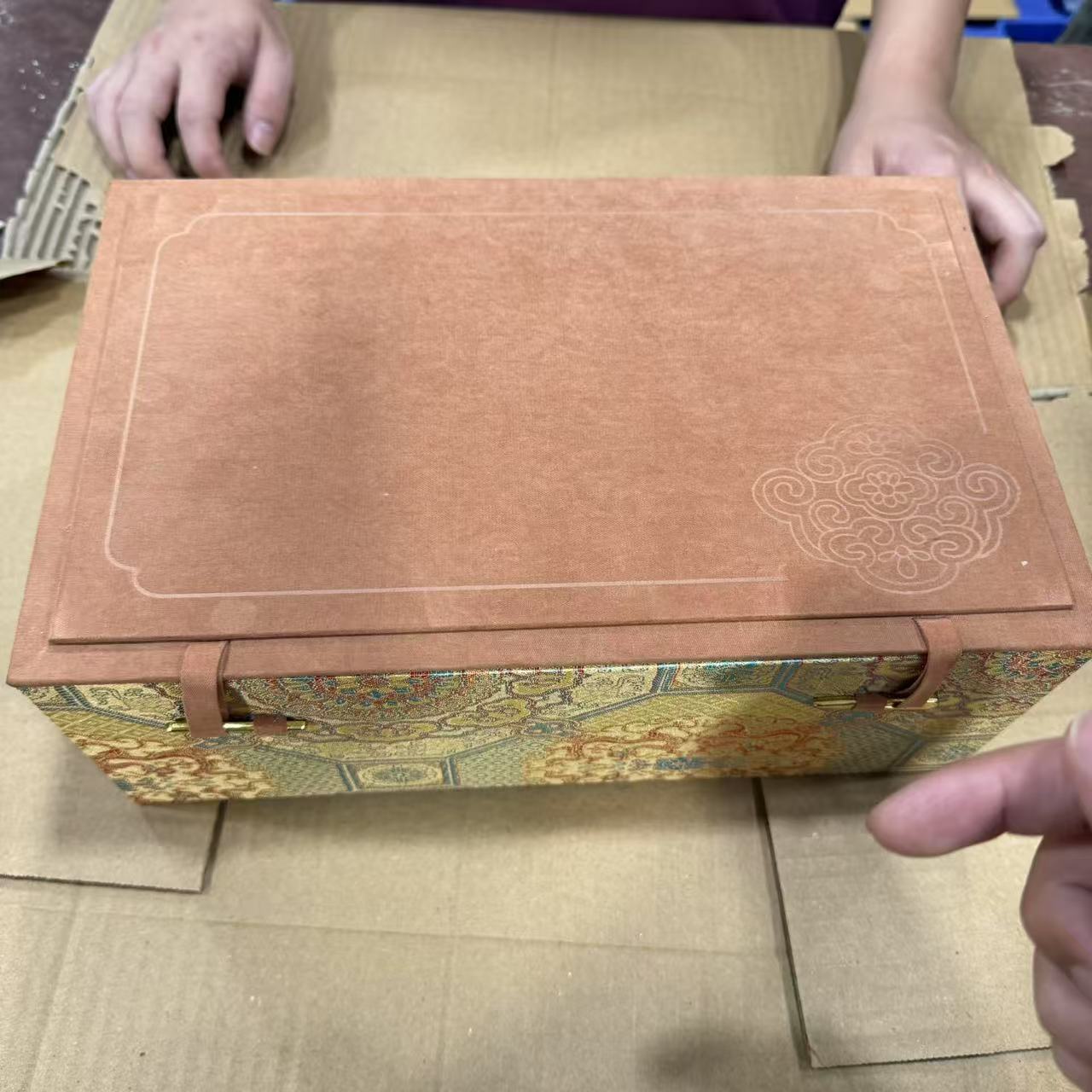 【闪购商品】浮雕万里长城大红袍粗陶一壶带四杯旅行套  (不带礼盒)