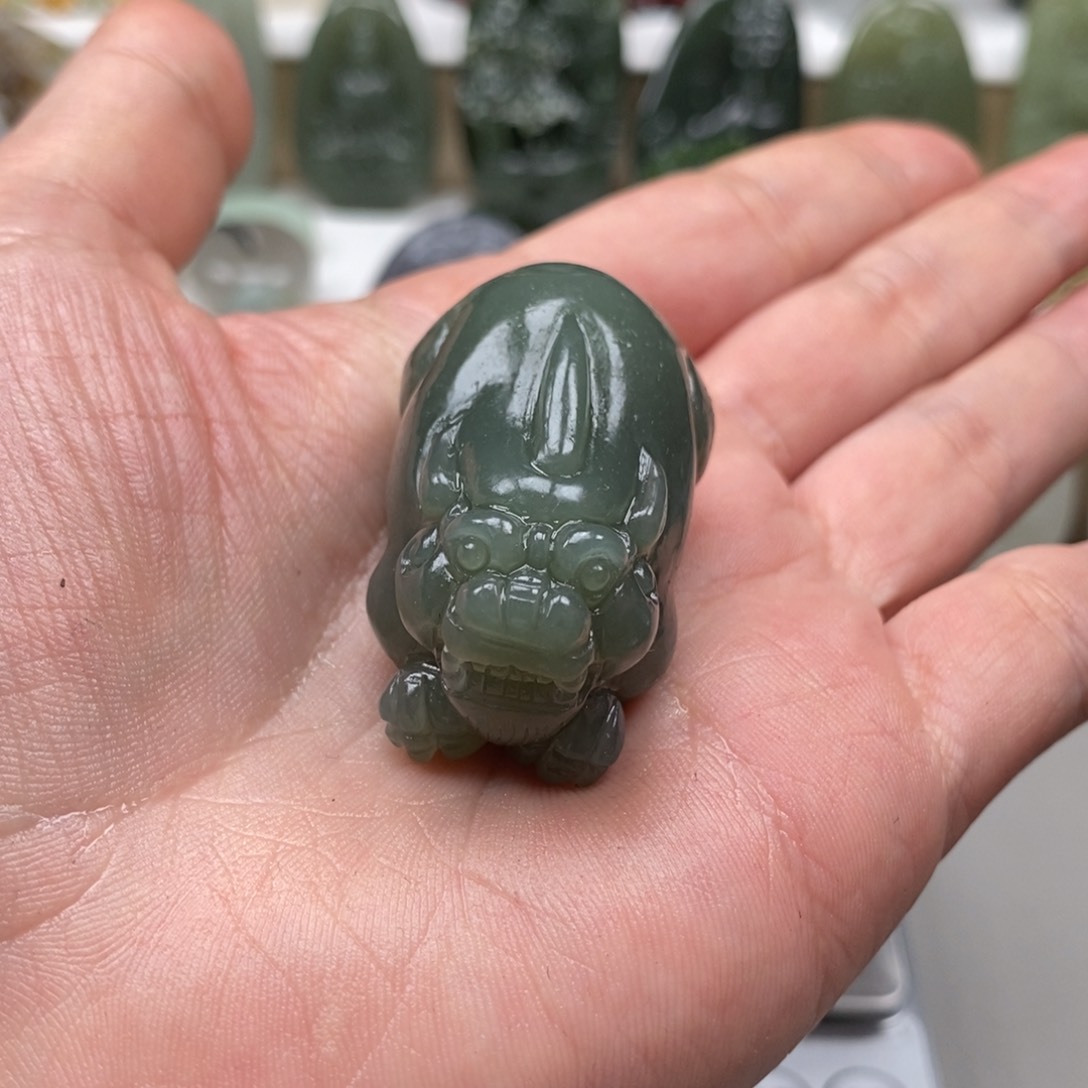 和田玉颈饰未镶嵌顶**见