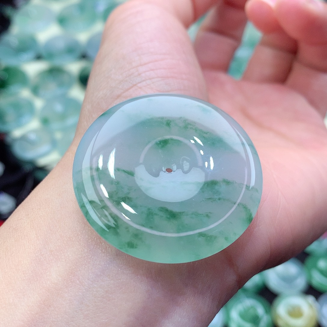 翡翠颈饰未镶嵌编号116。尺寸38-6.6