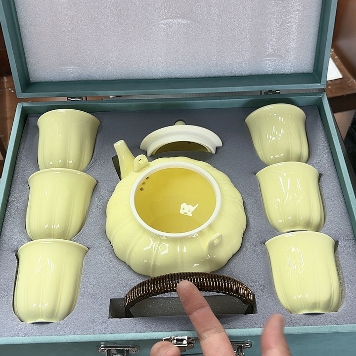 孤品茶具套装等。         