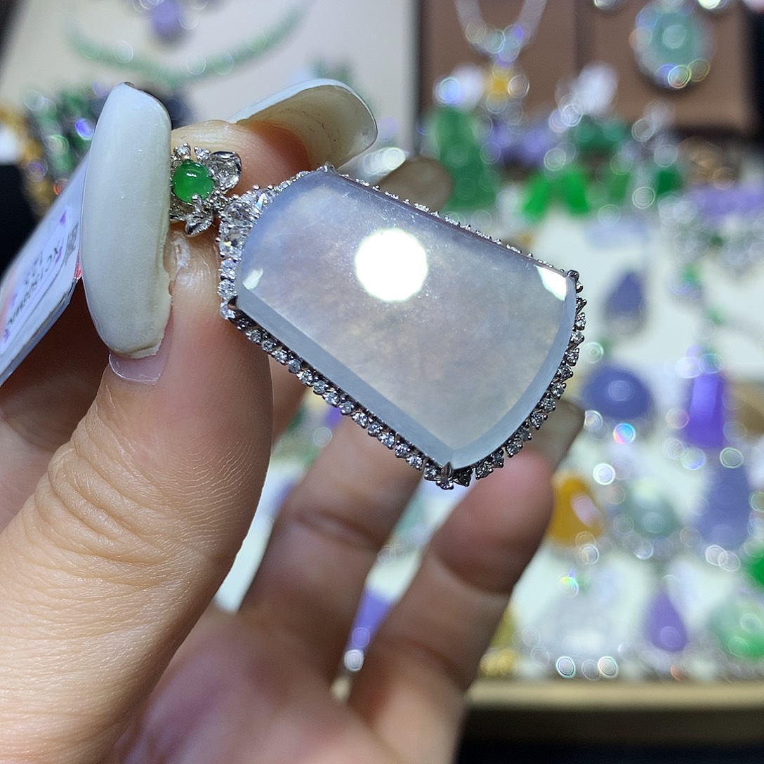 翡翠18K金镶嵌颈饰