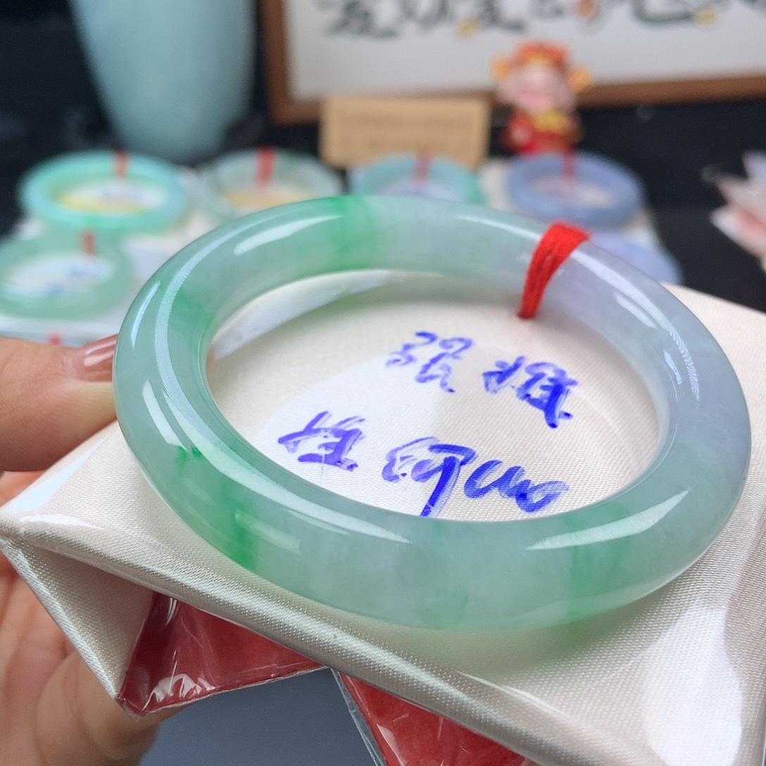 翡翠未镶嵌手镯36号春彩
