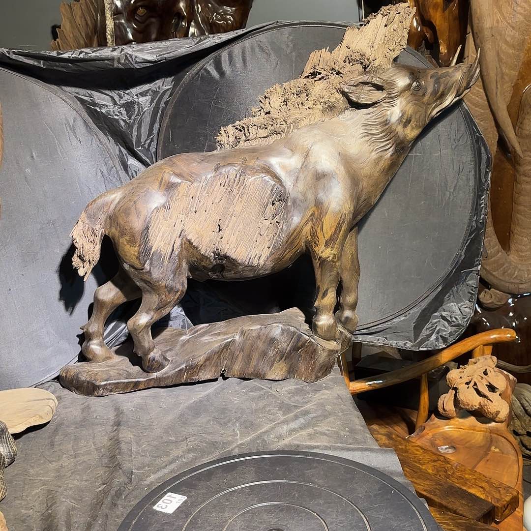 天***剑金丝楠金丝楠木雕刻野猪