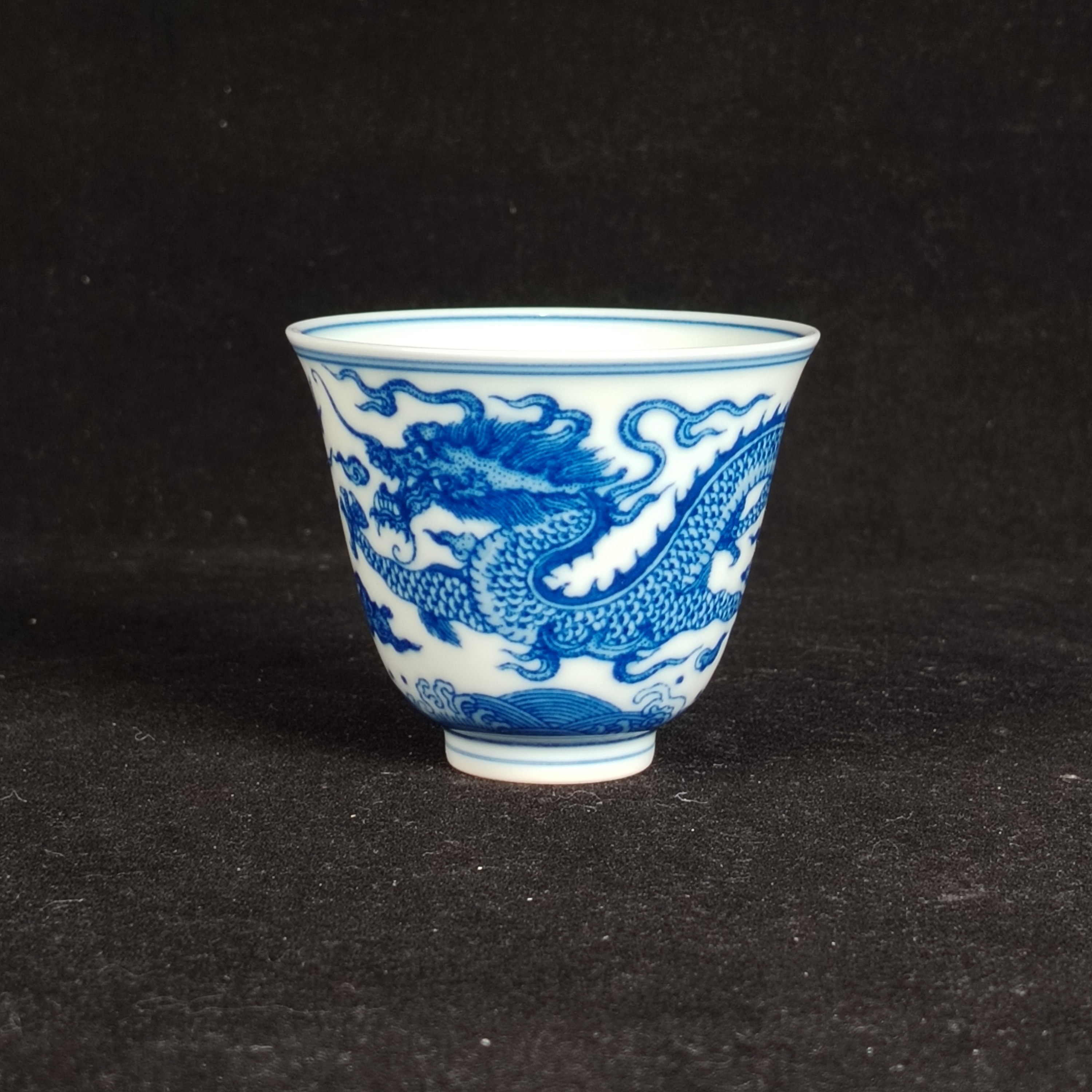 青花云龙戏珠纹铃铛杯