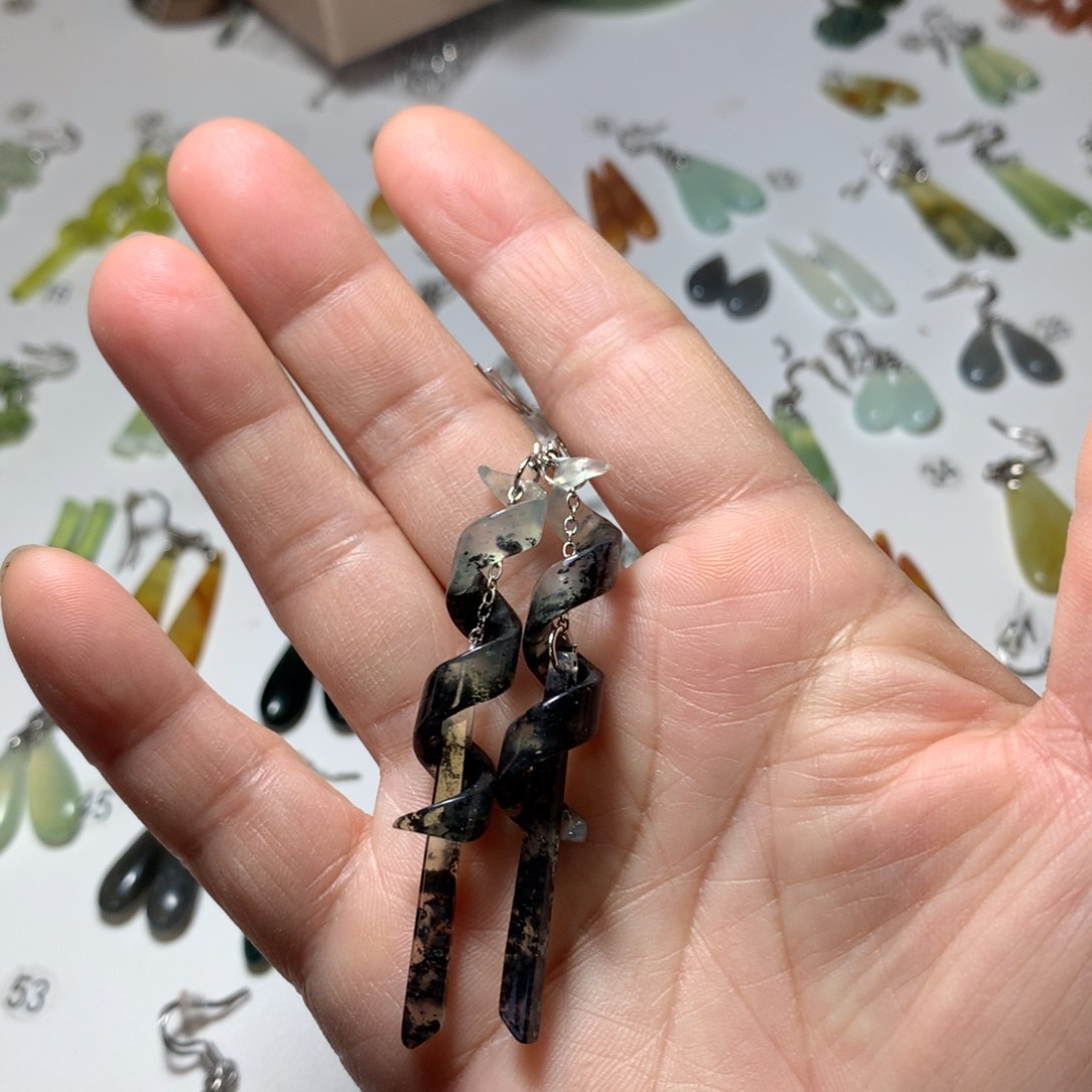 蛇纹石玉耳环未镶嵌