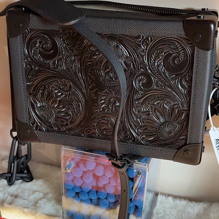 南***橙犏牛皮（革）首批就彬彬