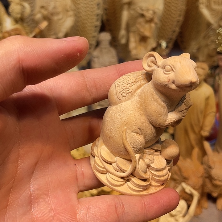 黄杨木小瑕疵老鼠