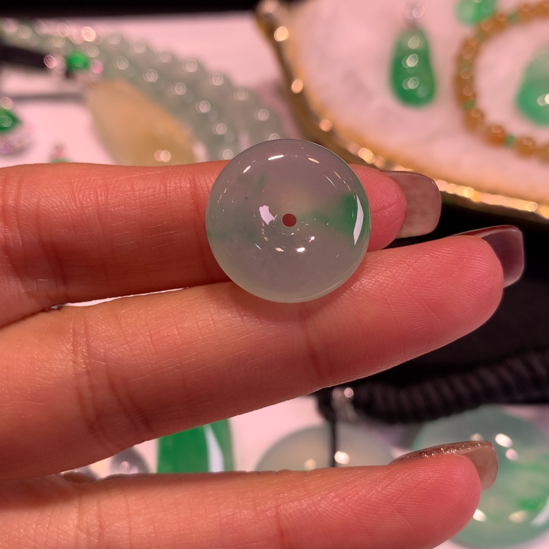 翡翠颈饰未镶嵌吊坠