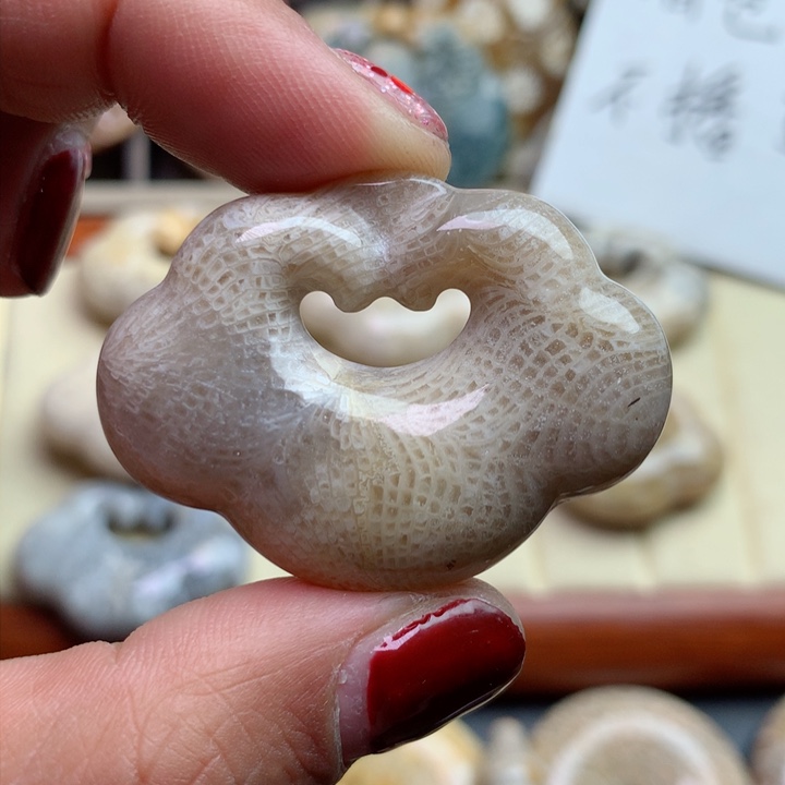 硅化珊瑚（珊瑚玉）颈饰未镶嵌