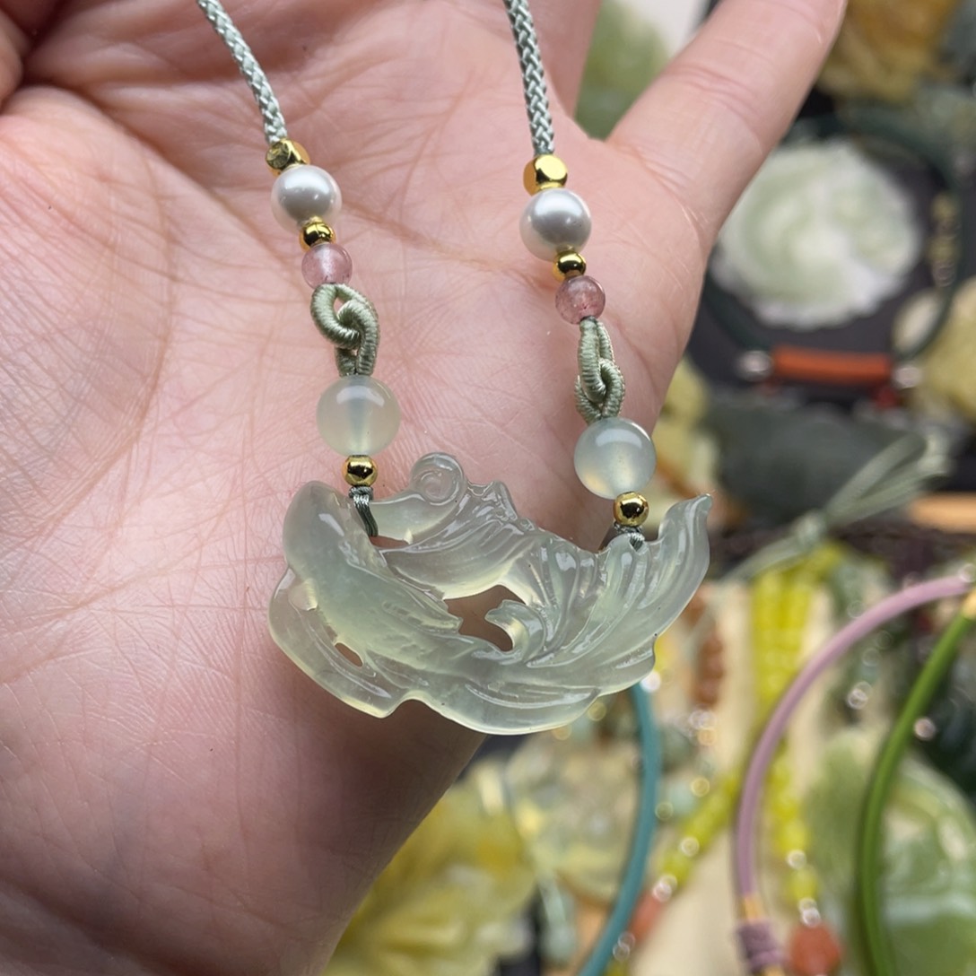 蛇纹石玉颈饰未镶嵌