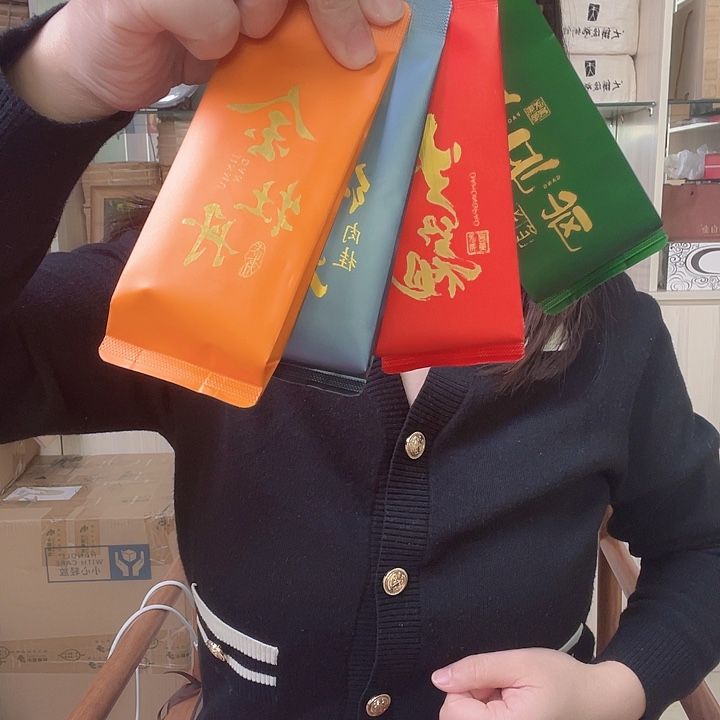 小***我国画大红袍、金牡丹、水仙、肉桂各一泡