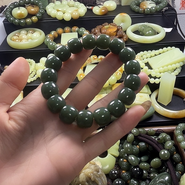 中***秋岫岩老玉（透闪石质玉）未镶嵌手链