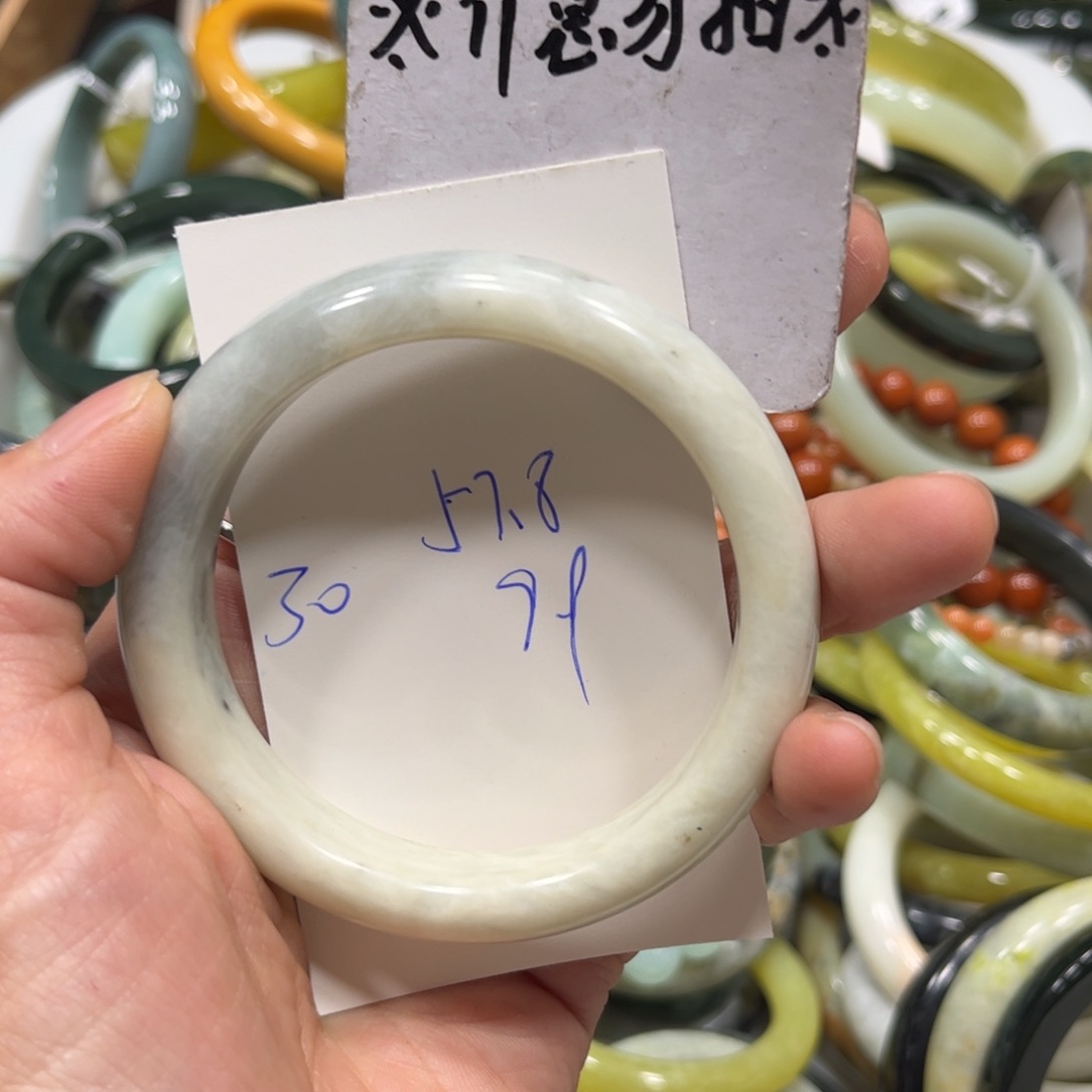 蛇纹石玉手镯未镶嵌