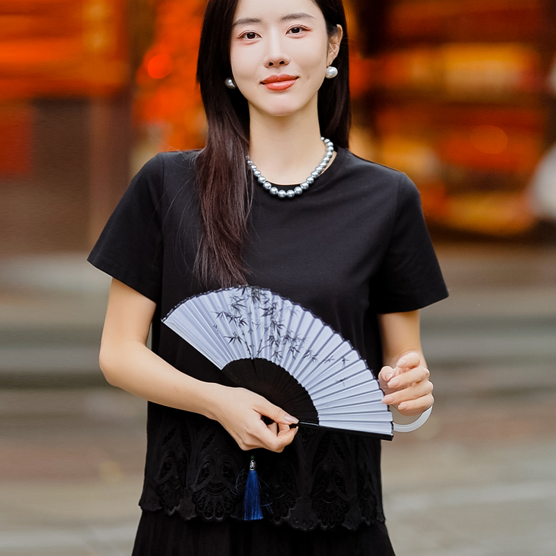 复古日记“百何”匹马棉国风镂空刺绣显瘦正肩T恤25ET192