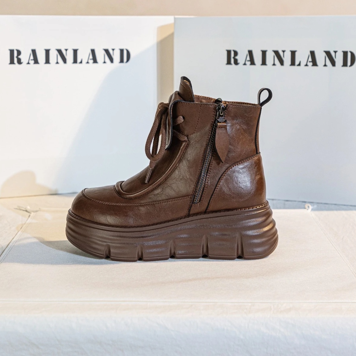 雨土2025新款秋季百搭马丁靴女英伦风复古厚底增高休闲鞋时尚短靴