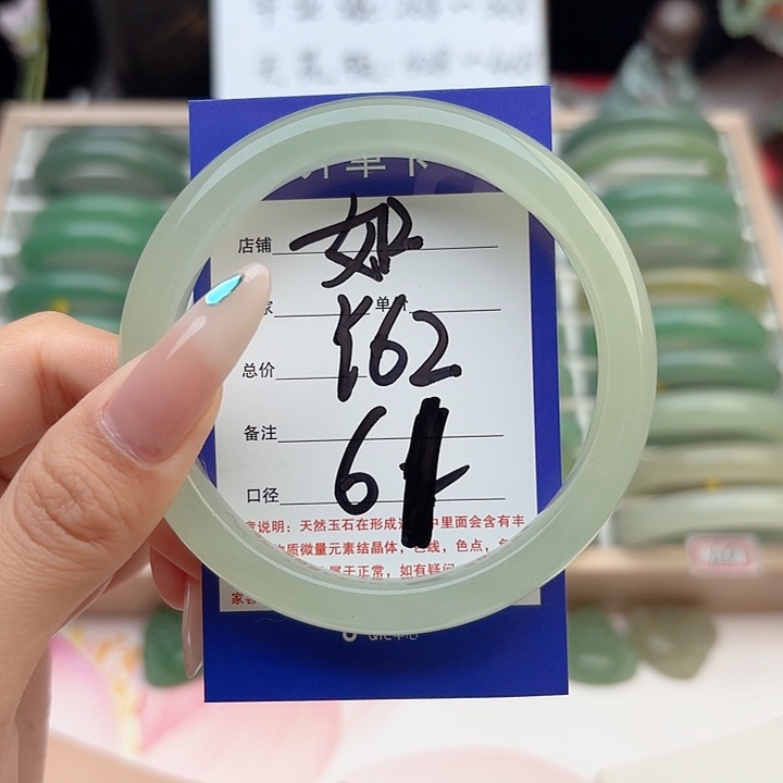 不***️石英质玉手镯未镶嵌