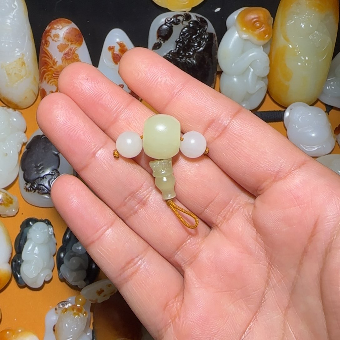 和田玉颈饰未镶嵌