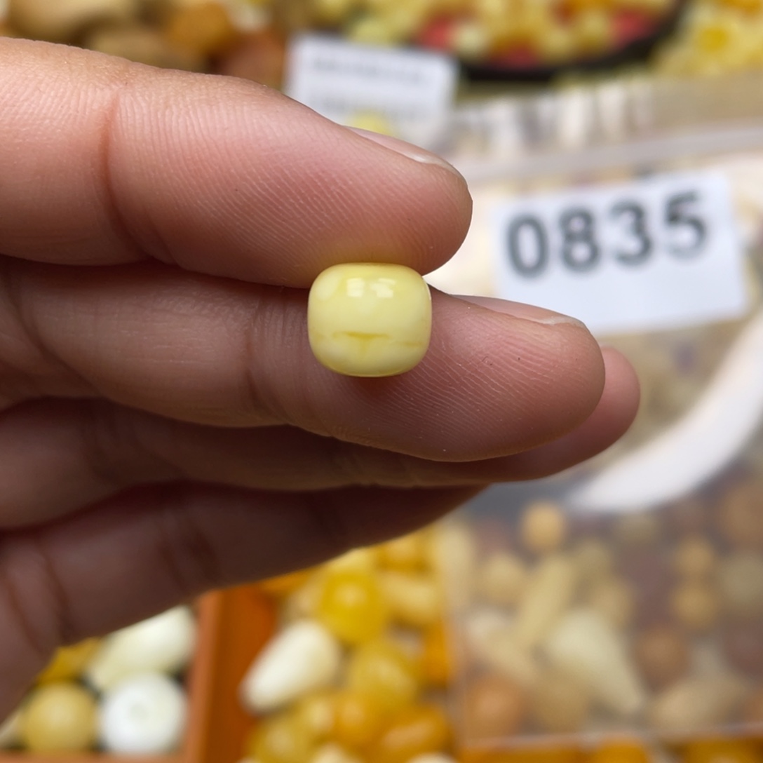 琥珀珠宝奇石未镶嵌9.2x8.1