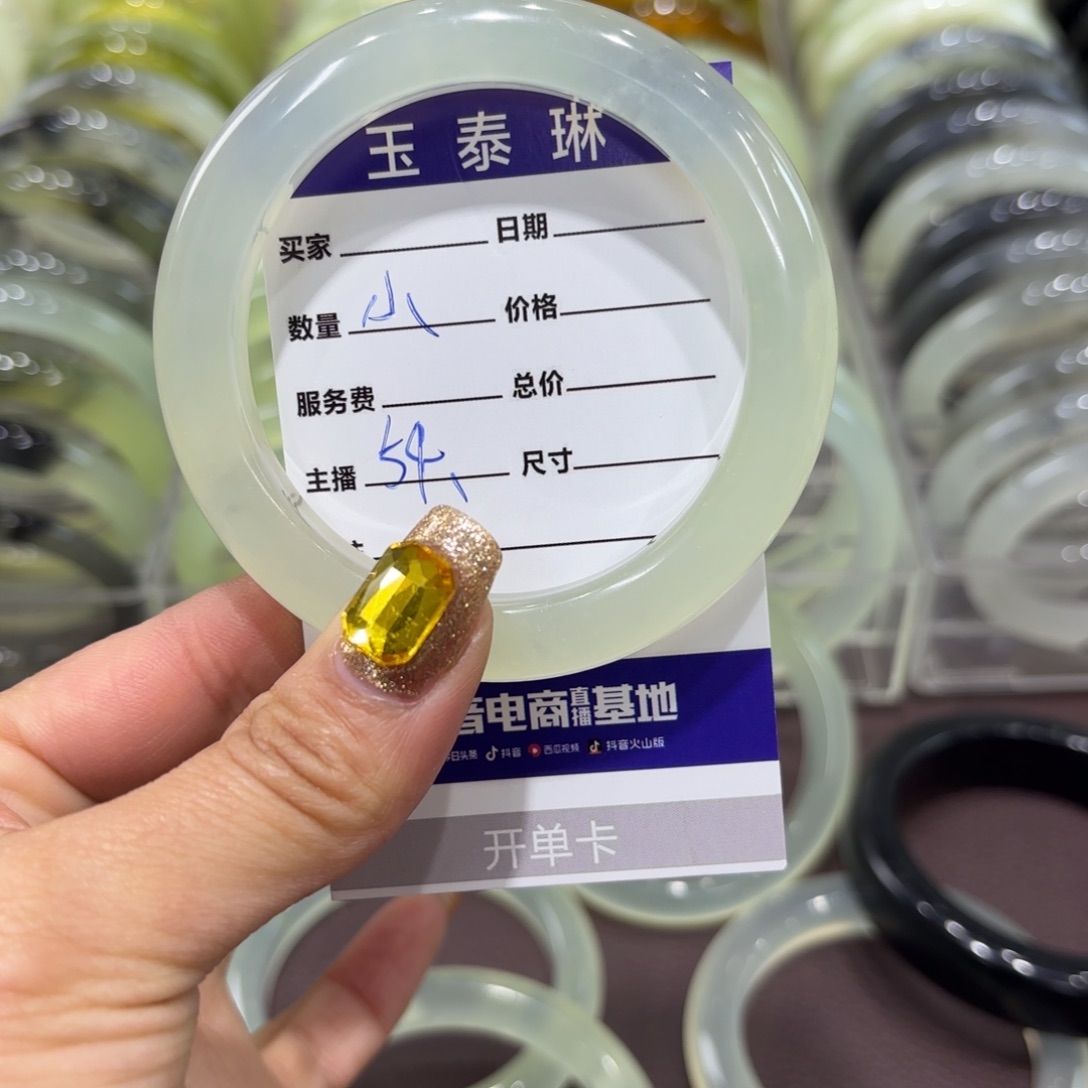 岫玉手镯未镶嵌小**子天然