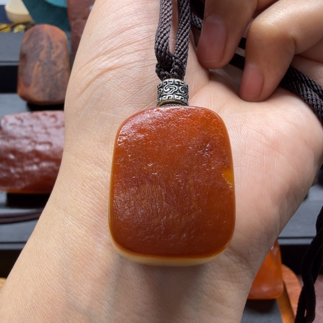 琥珀吊坠(赠链)未镶嵌