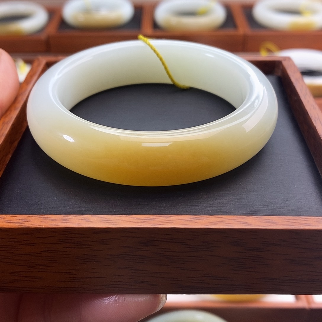 和田玉（糖玉）手镯未镶嵌