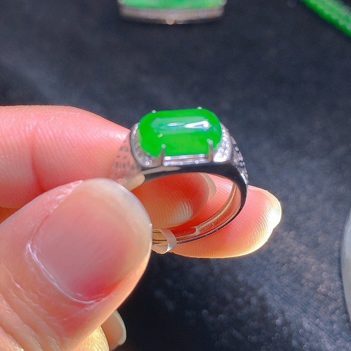 【闪购商品】翡翠颈饰银S925镶嵌翡翠