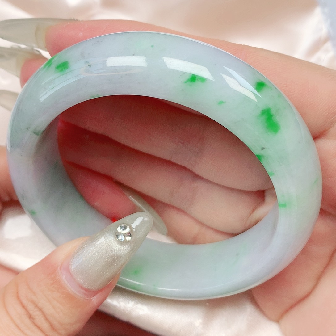 翡翠手镯未镶嵌抖音669