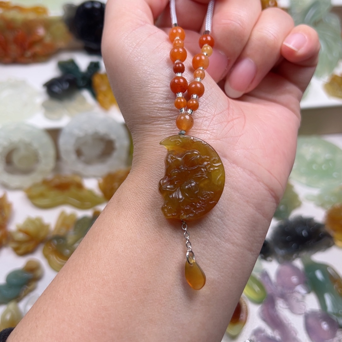 蛇纹石玉未镶嵌颈饰