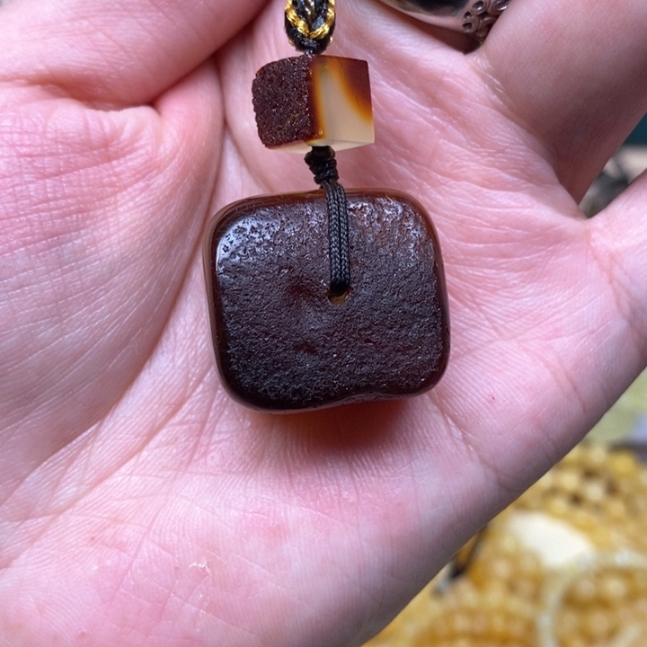 琥珀珠宝奇石未镶嵌