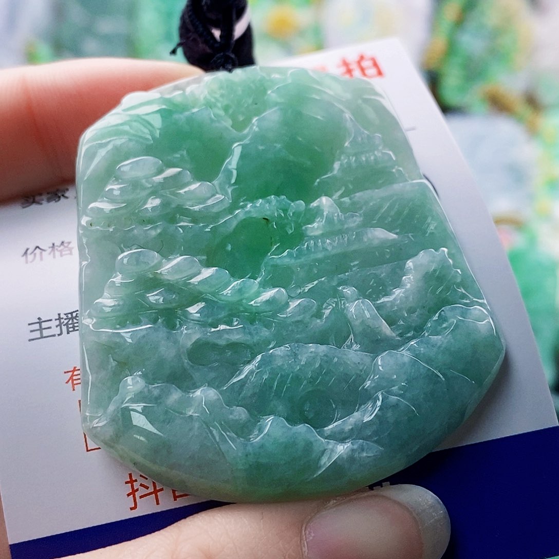 吊坠(不含链)未镶嵌翡翠