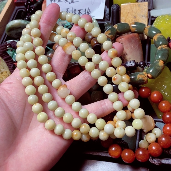 蛇纹石玉颈饰未镶嵌