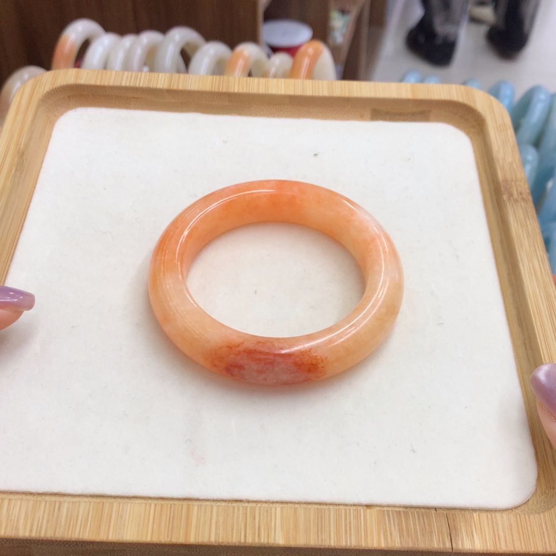 石英质玉未镶嵌手镯